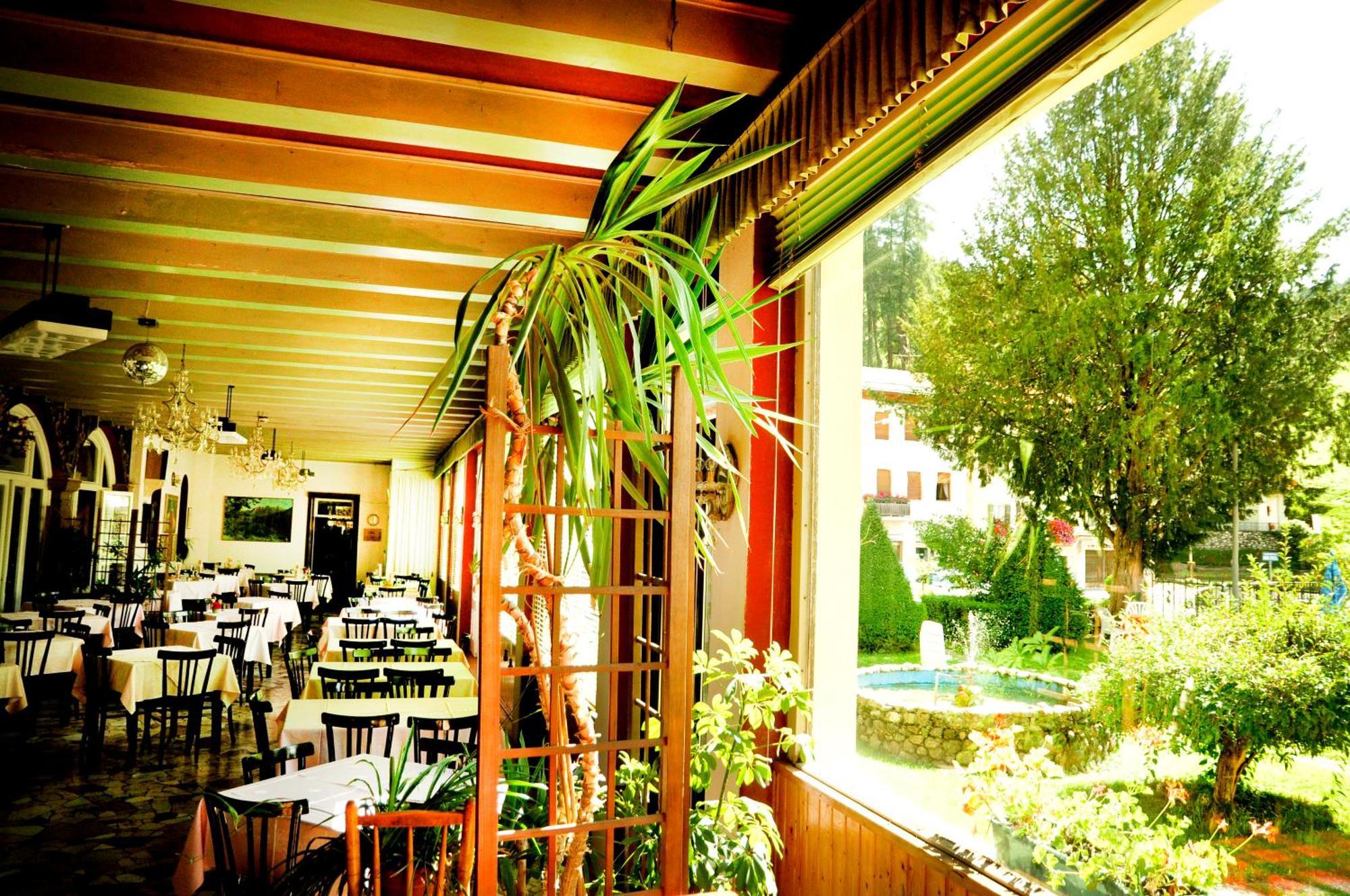 阿尔贝格里雅斯特酒店 Lorenzago Di Cadore 外观 照片